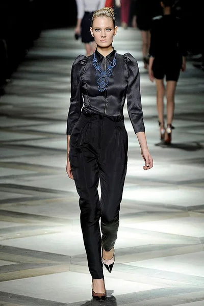 Look 11